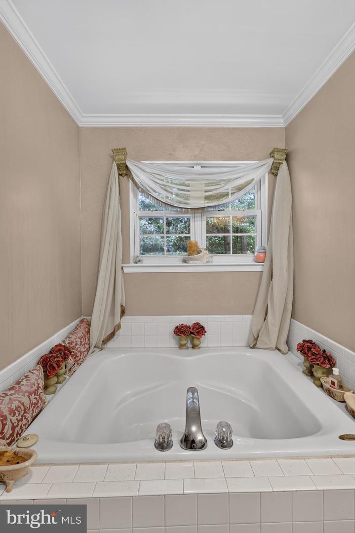 9106 Helmsley Dr Property Photo 19
