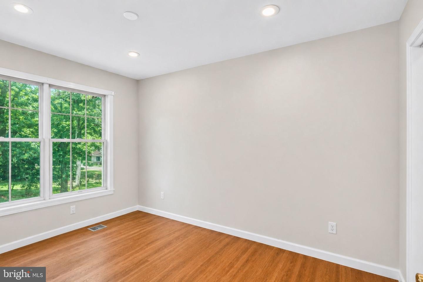 9106 Helmsley Dr Property Photo 29