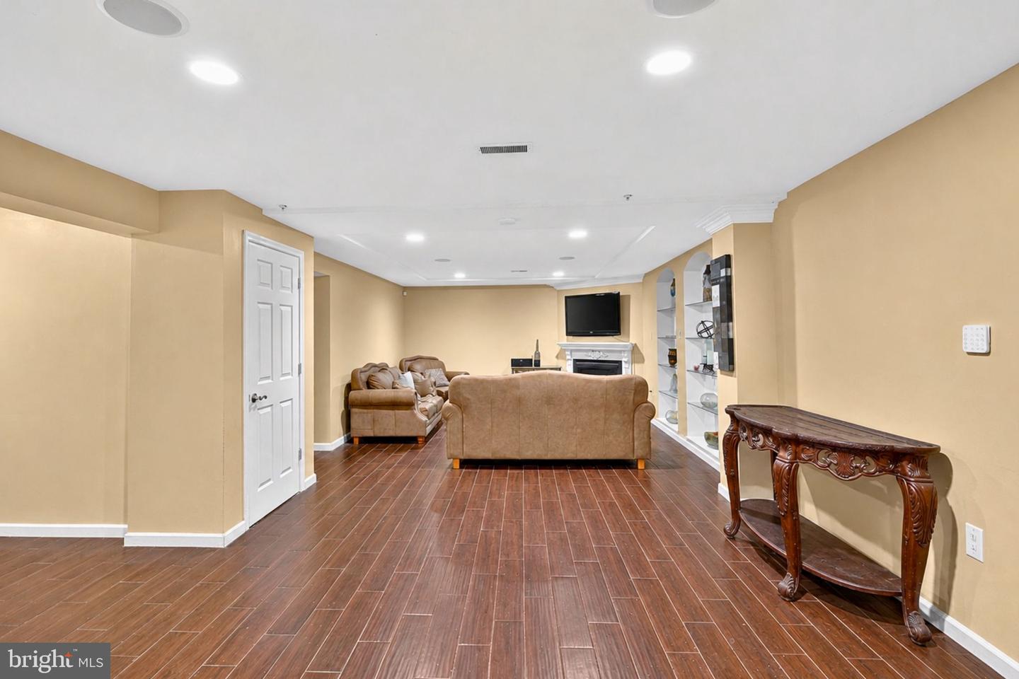 9106 Helmsley Dr Property Photo 33