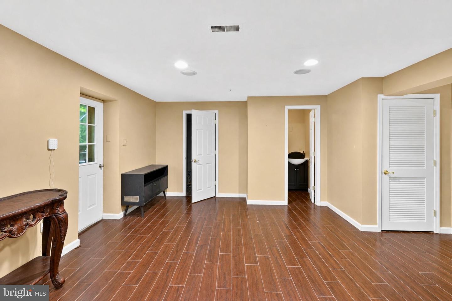 9106 Helmsley Dr Property Photo 35