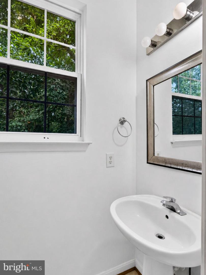 104 Bonhill Dr Property Photo 9