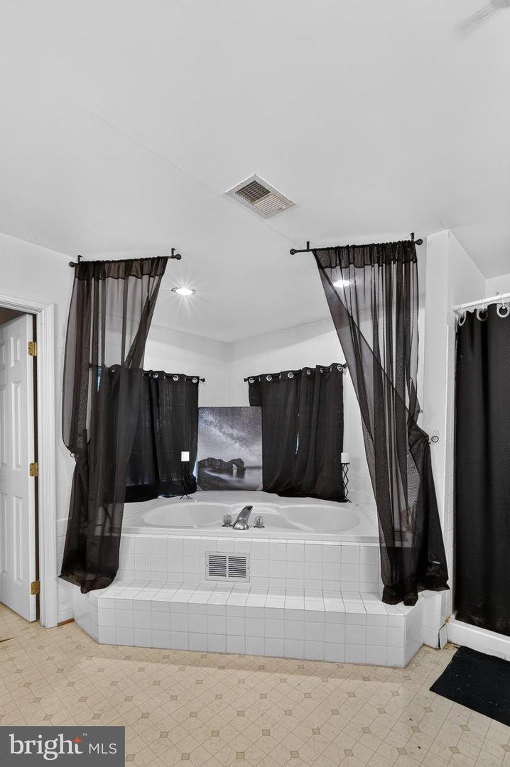 104 Bonhill Dr Property Photo 14