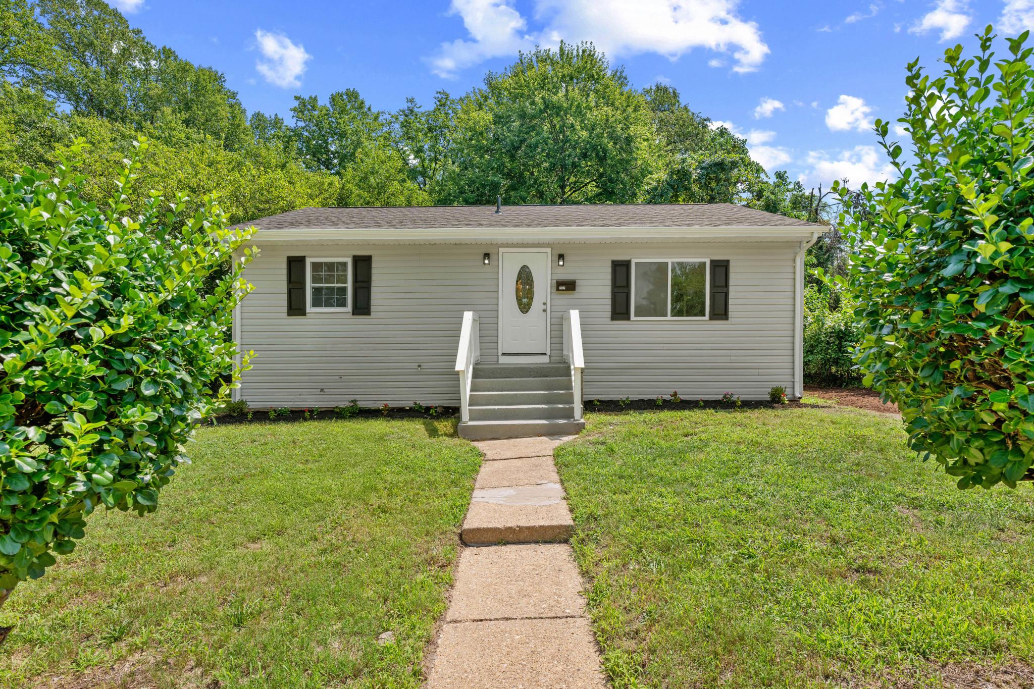 2502 Newglen Ave Property Photo 1