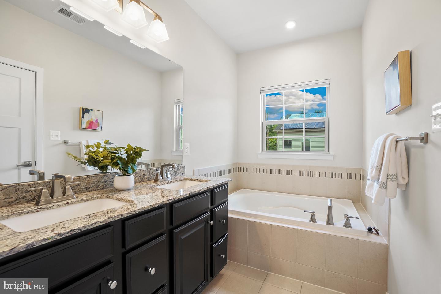 8015 Spring Arbor Dr Property Photo 23
