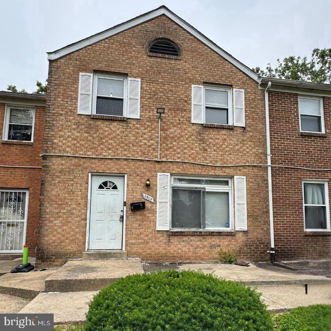 1919 Addison Rd S Property Photo 1