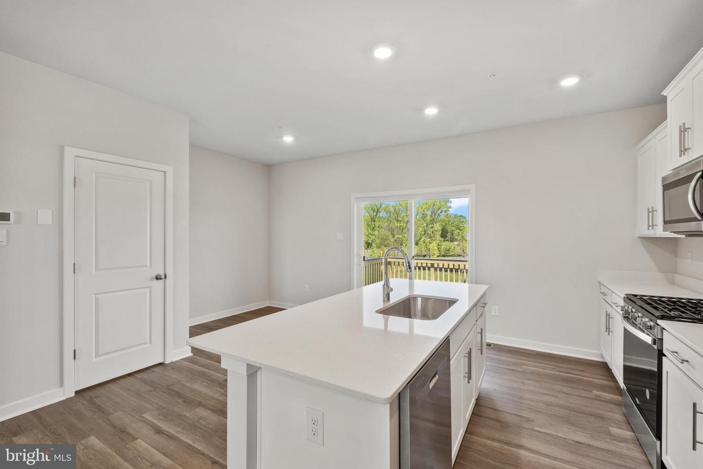 7539 Silver Thread Way Property Photo 6