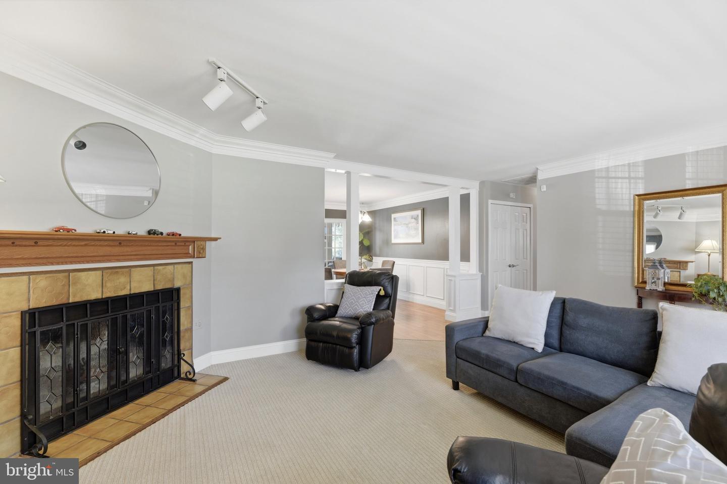 15746 Pointer Ridge Dr Property Photo 4