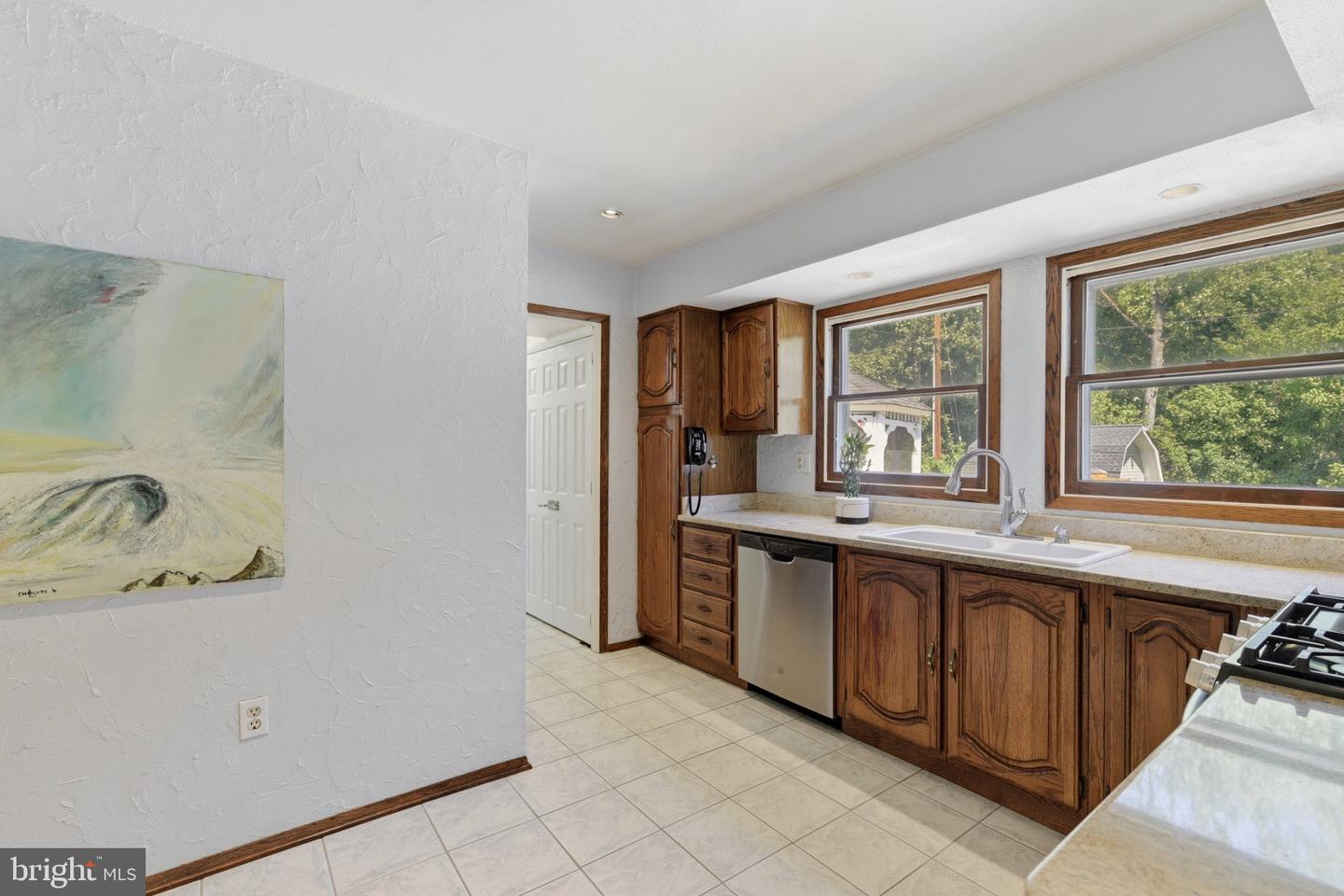 15746 Pointer Ridge Dr Property Photo 8