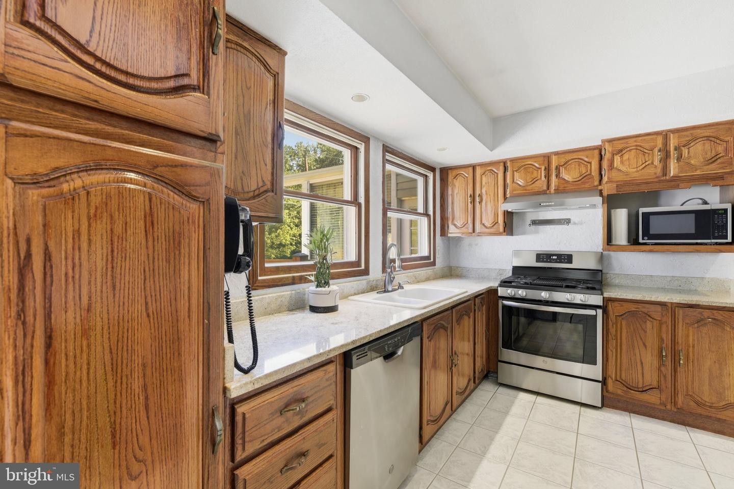 15746 Pointer Ridge Dr Property Photo 11