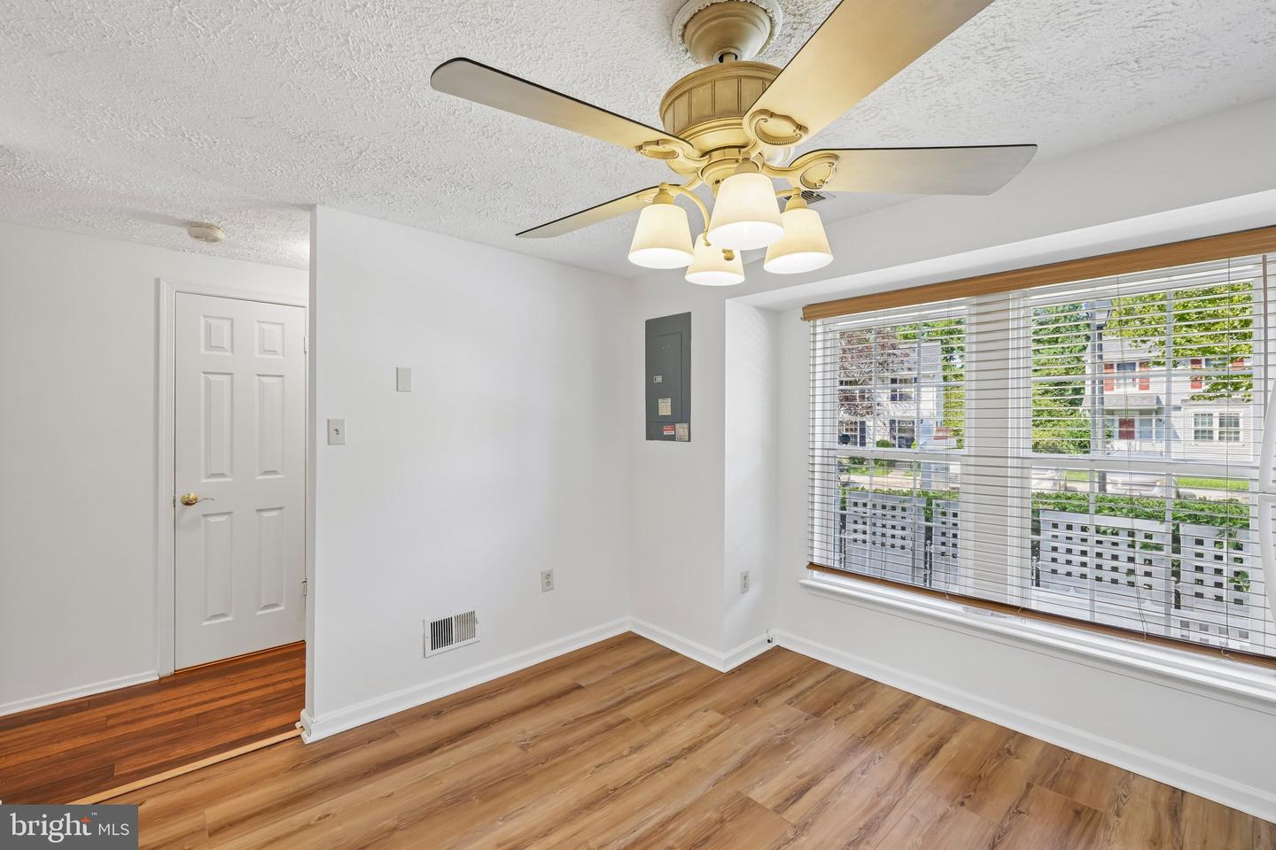 16301 Pewter Ln Property Photo 11