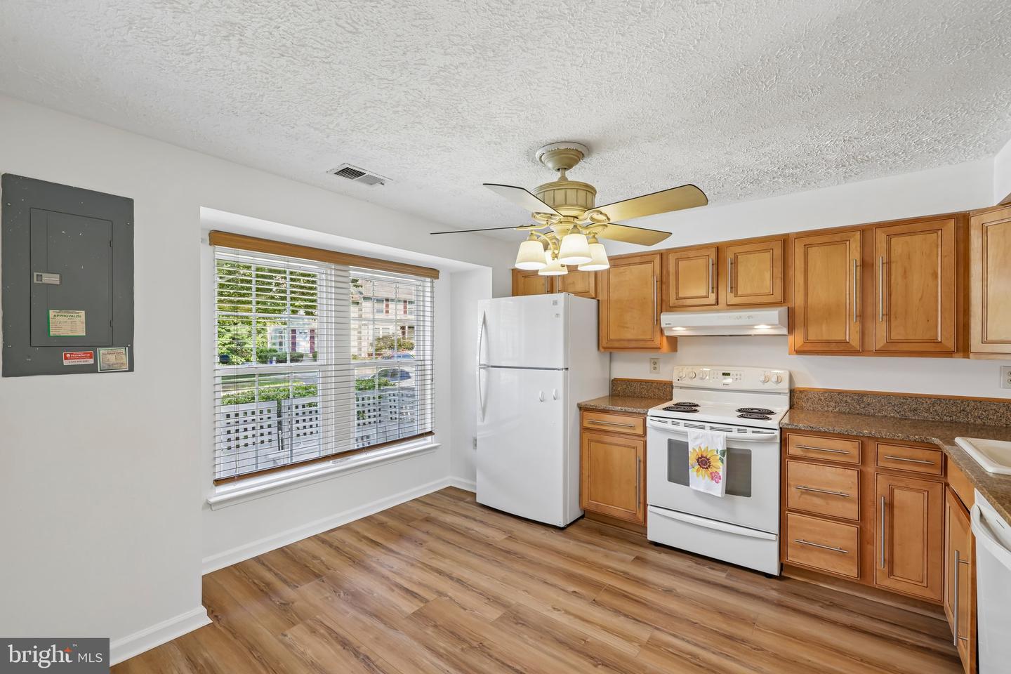 16301 Pewter Ln Property Photo 13