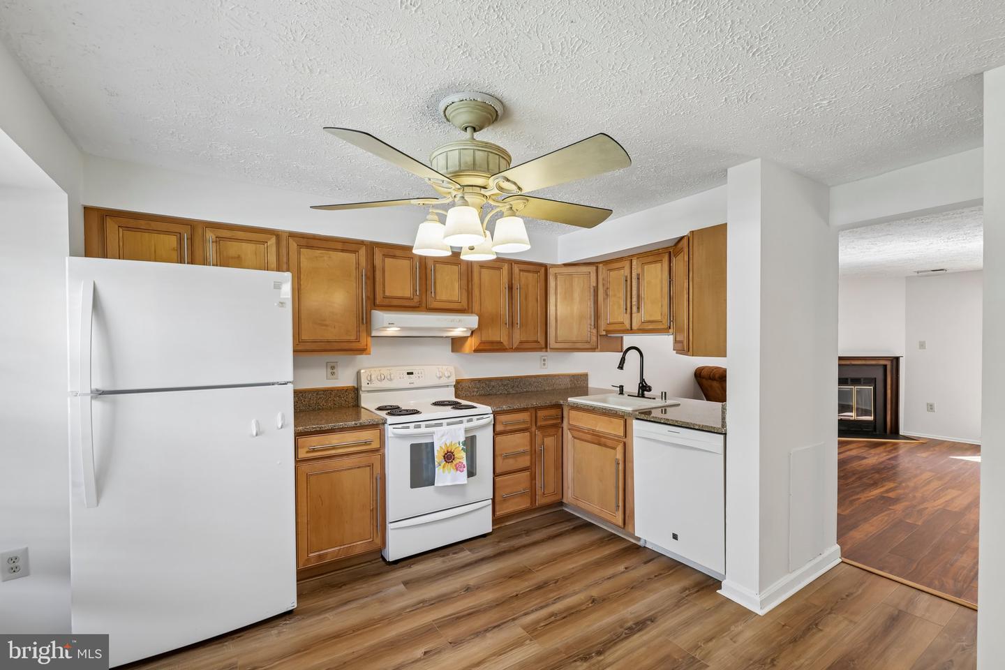 16301 Pewter Ln Property Photo 14