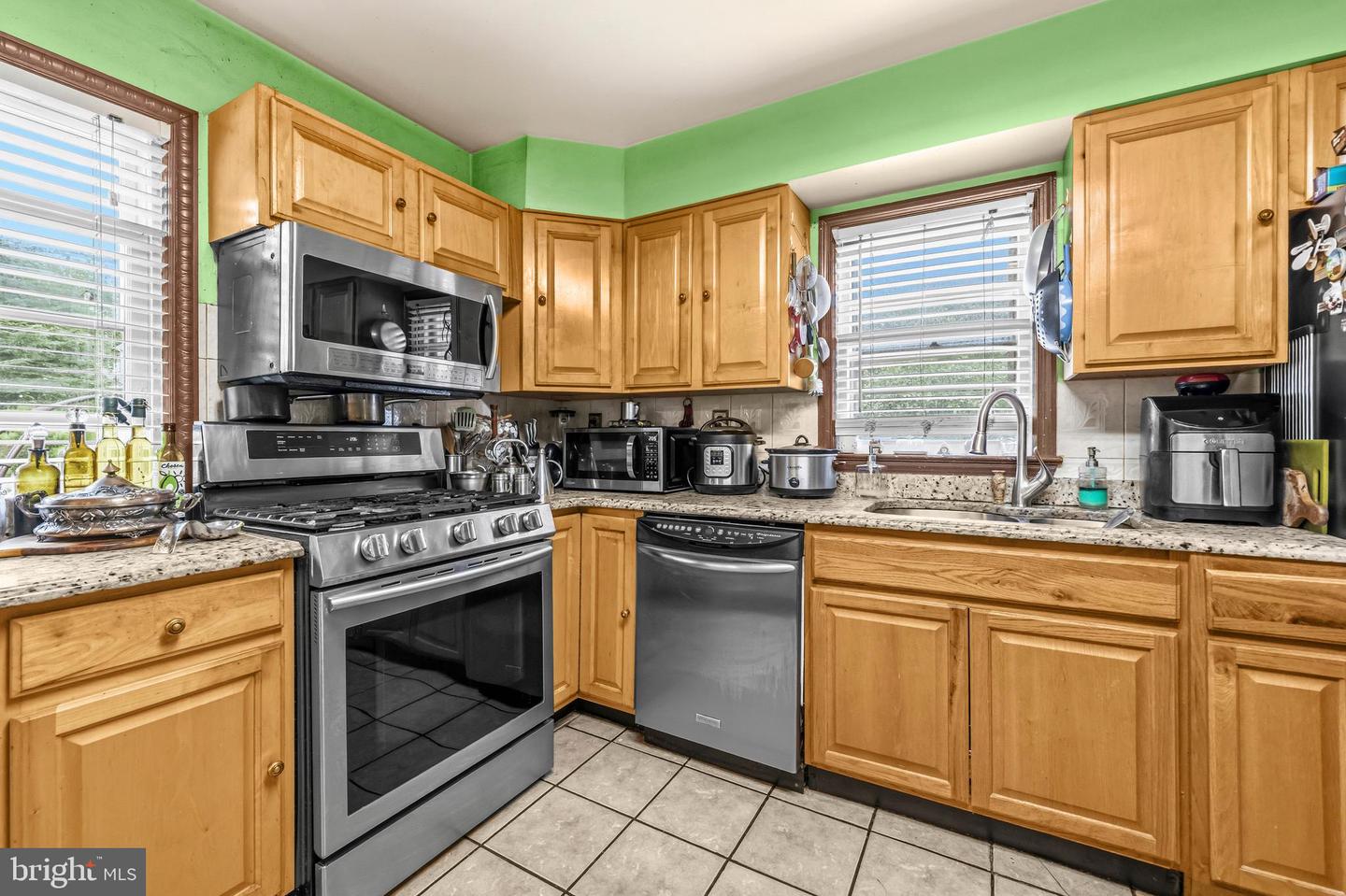 5603 Berwyn Rd Property Photo 4