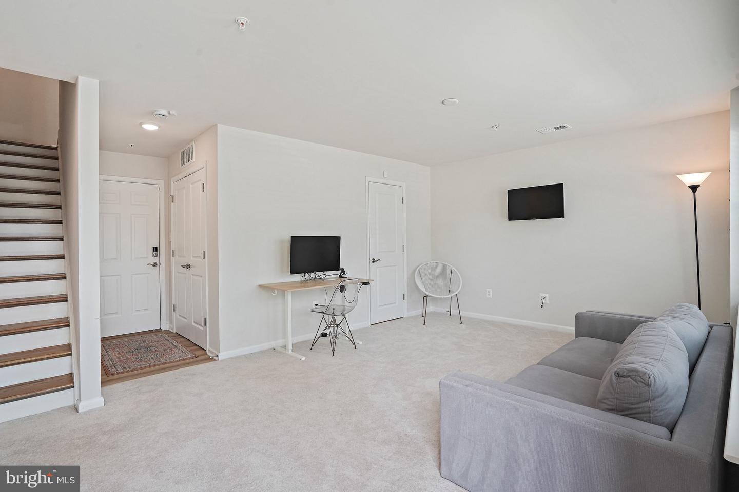3443 Carnaby St Property Photo 2