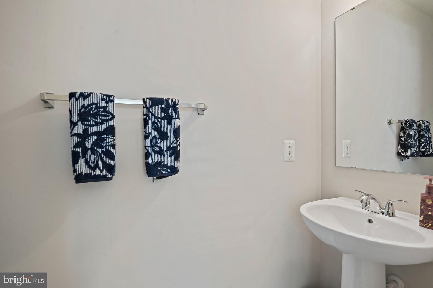 3443 Carnaby St Property Photo 3