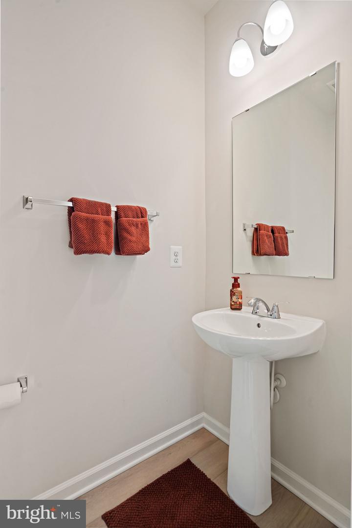 3443 Carnaby St Property Photo 4