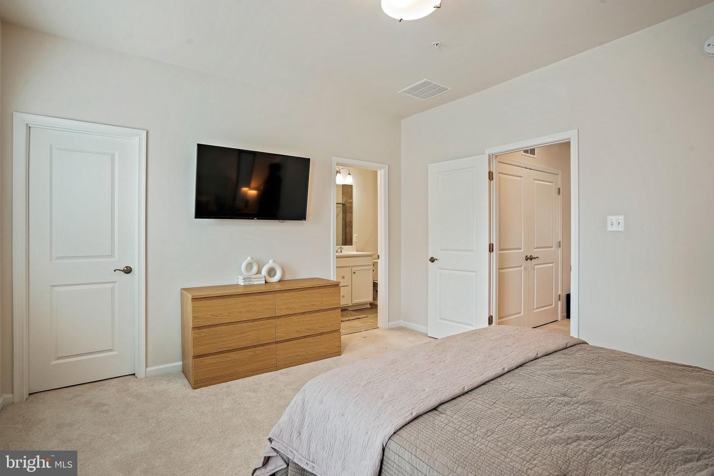 3443 Carnaby St Property Photo 14