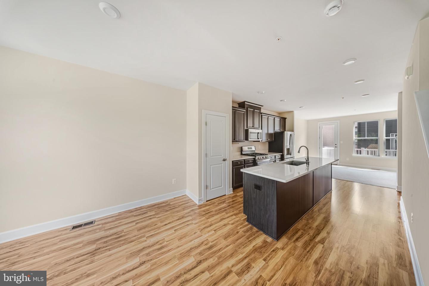 3525 Carnaby St Property Photo 11