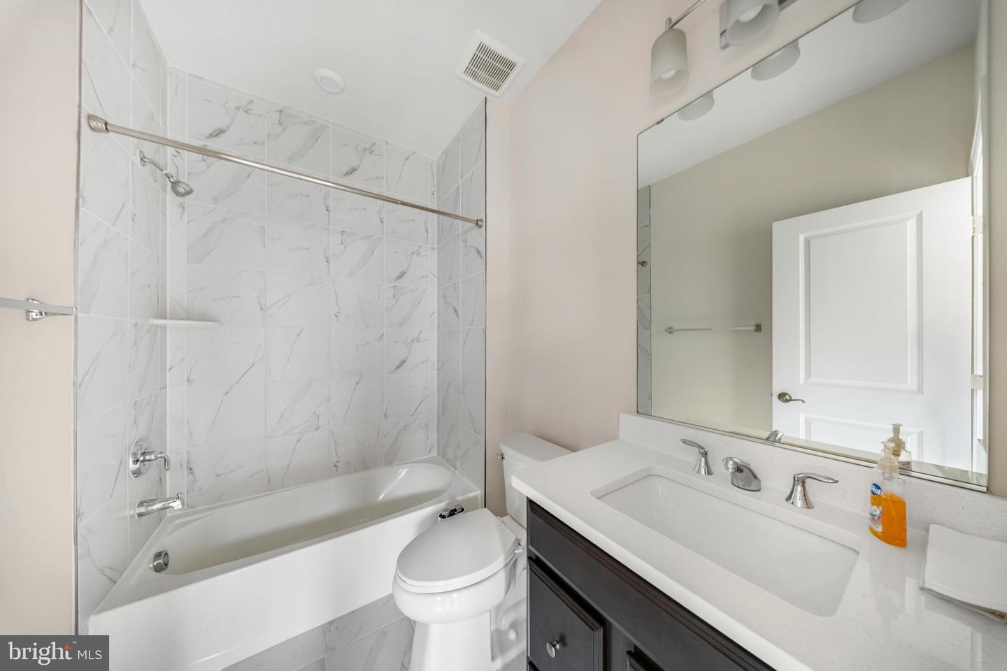 3525 Carnaby St Property Photo 25