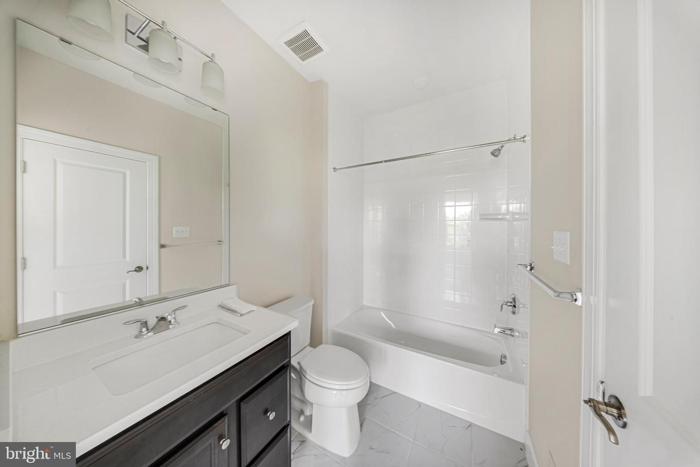 3525 Carnaby St Property Photo 29