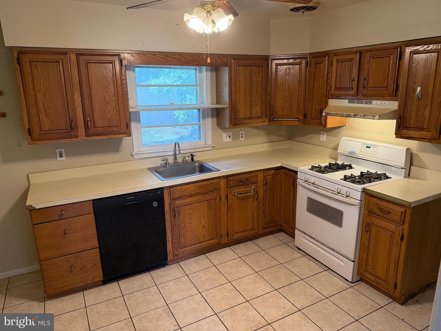 9309 Tuckerman St Property Photo 4