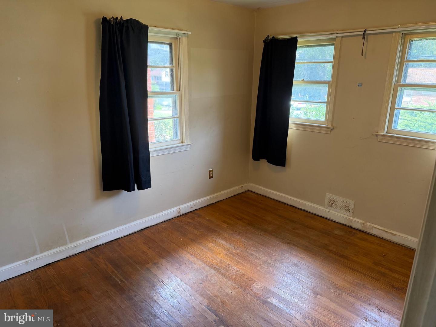 9309 Tuckerman St Property Photo 6