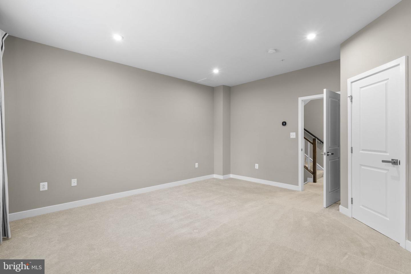6100 Northwest Dr Property Photo 18
