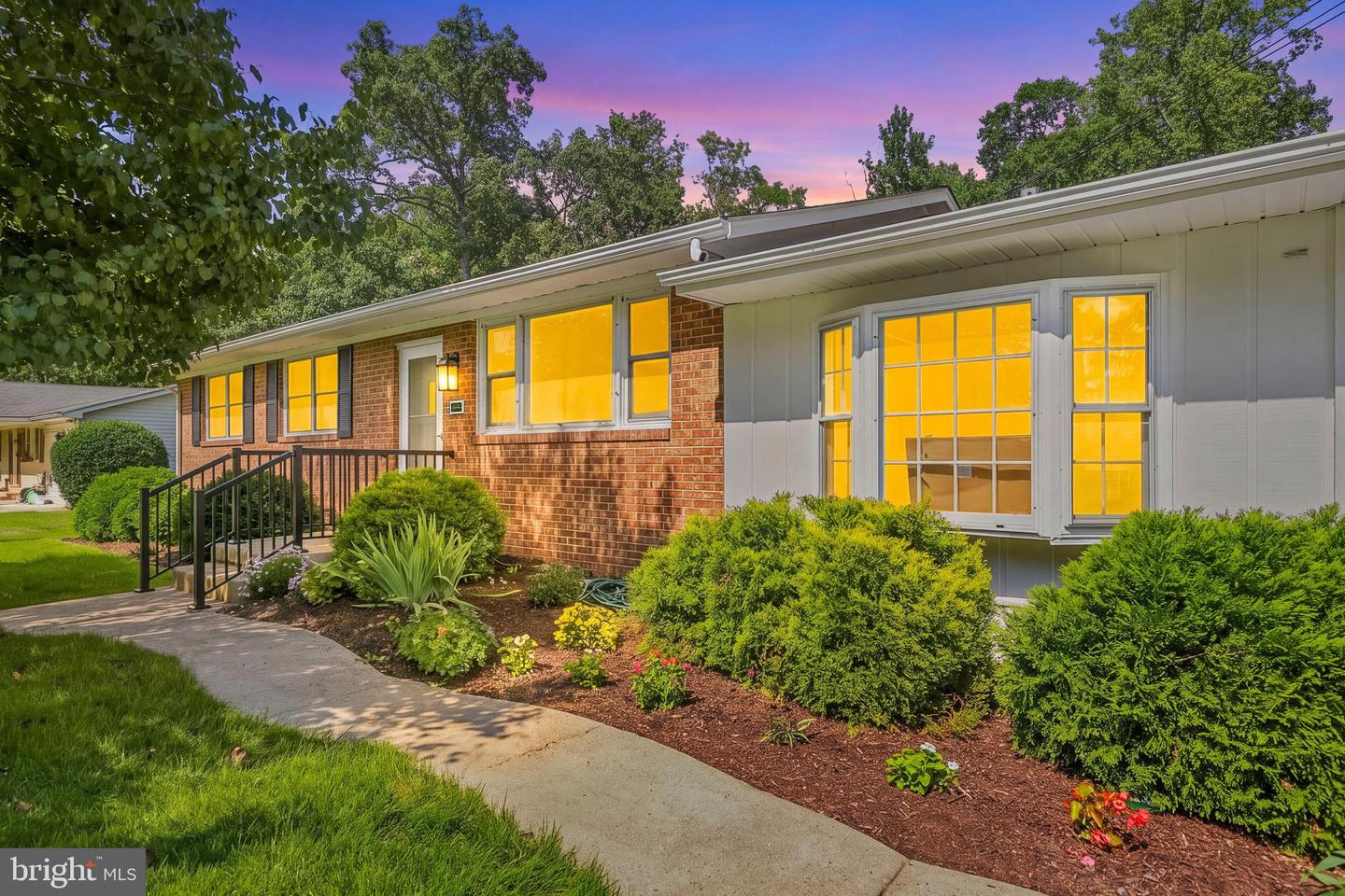 8618 Lantern Ln Property Photo 1