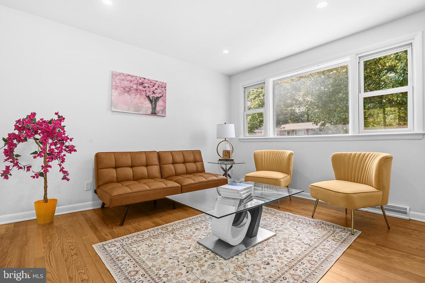 8618 Lantern Ln Property Photo 3