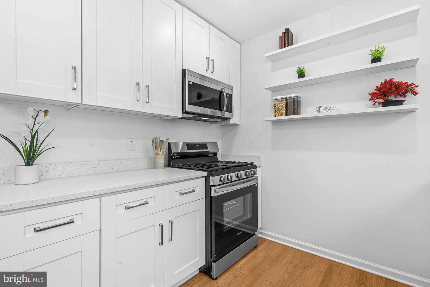 8618 Lantern Ln Property Photo 6