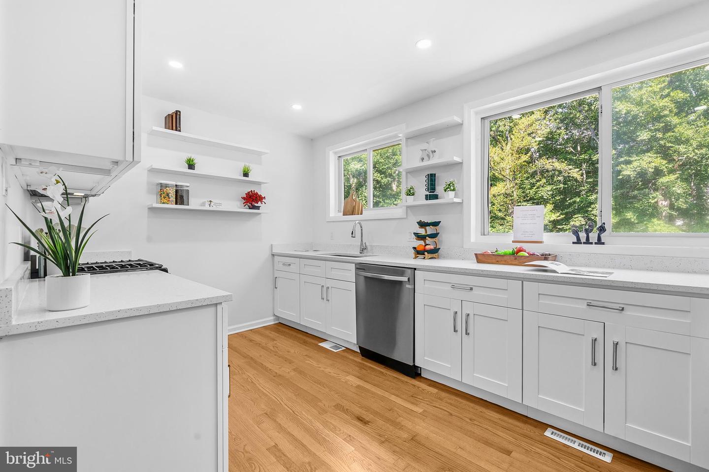 8618 Lantern Ln Property Photo 8
