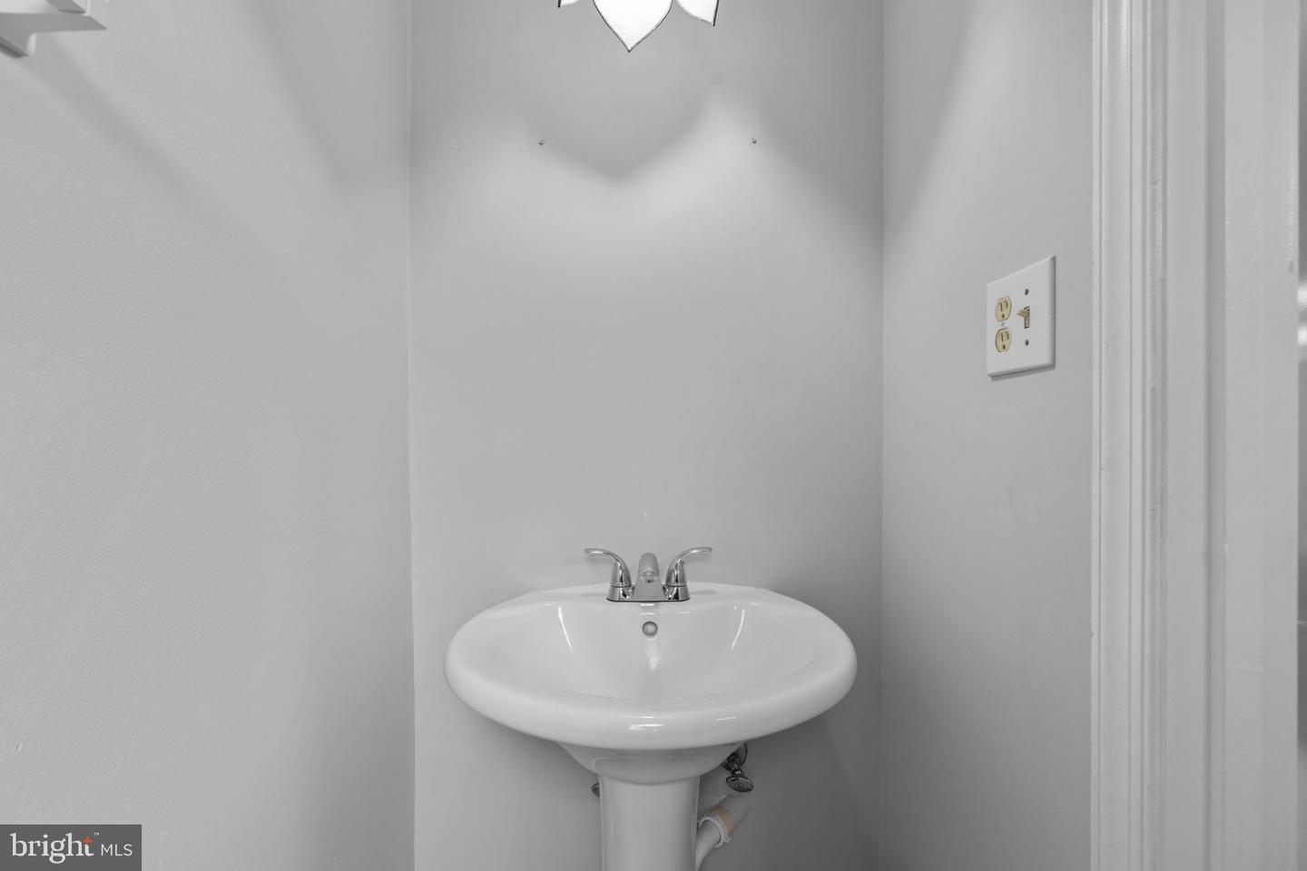 8437 Snowden Oaks Pl Property Photo 16