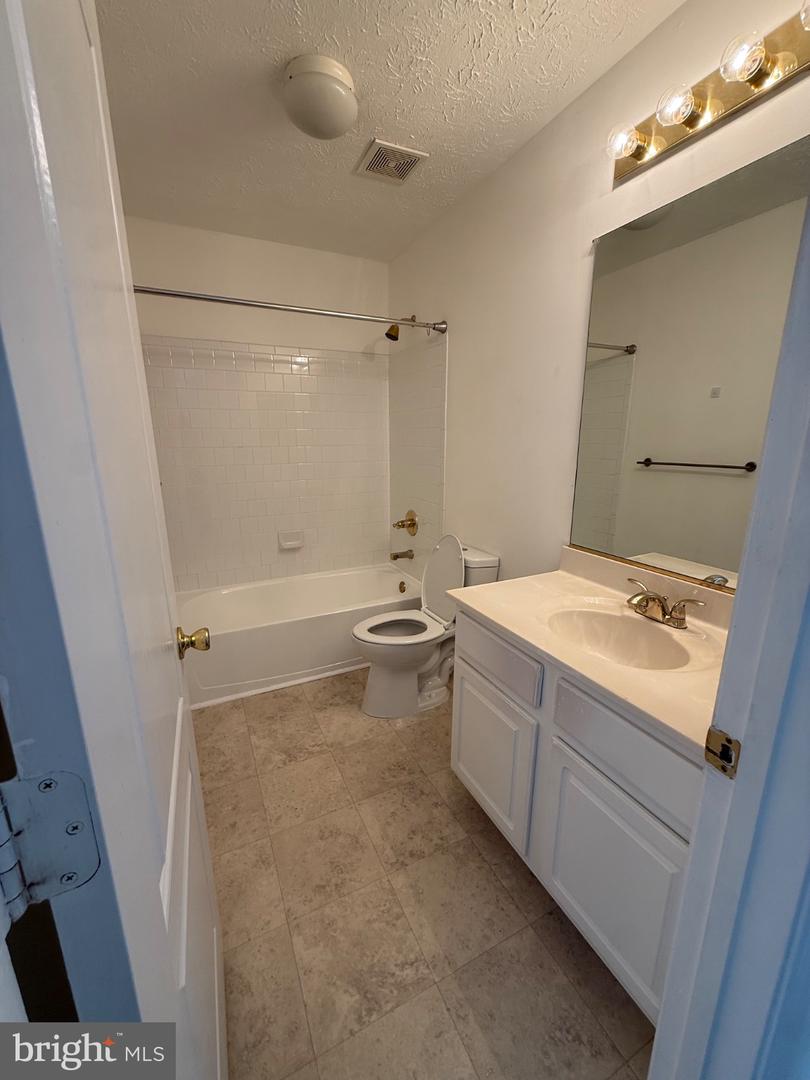 3801 Elmcrest Ln Property Photo 16