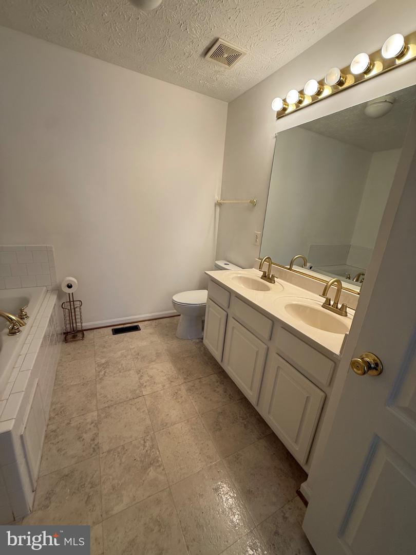 3801 Elmcrest Ln Property Photo 24