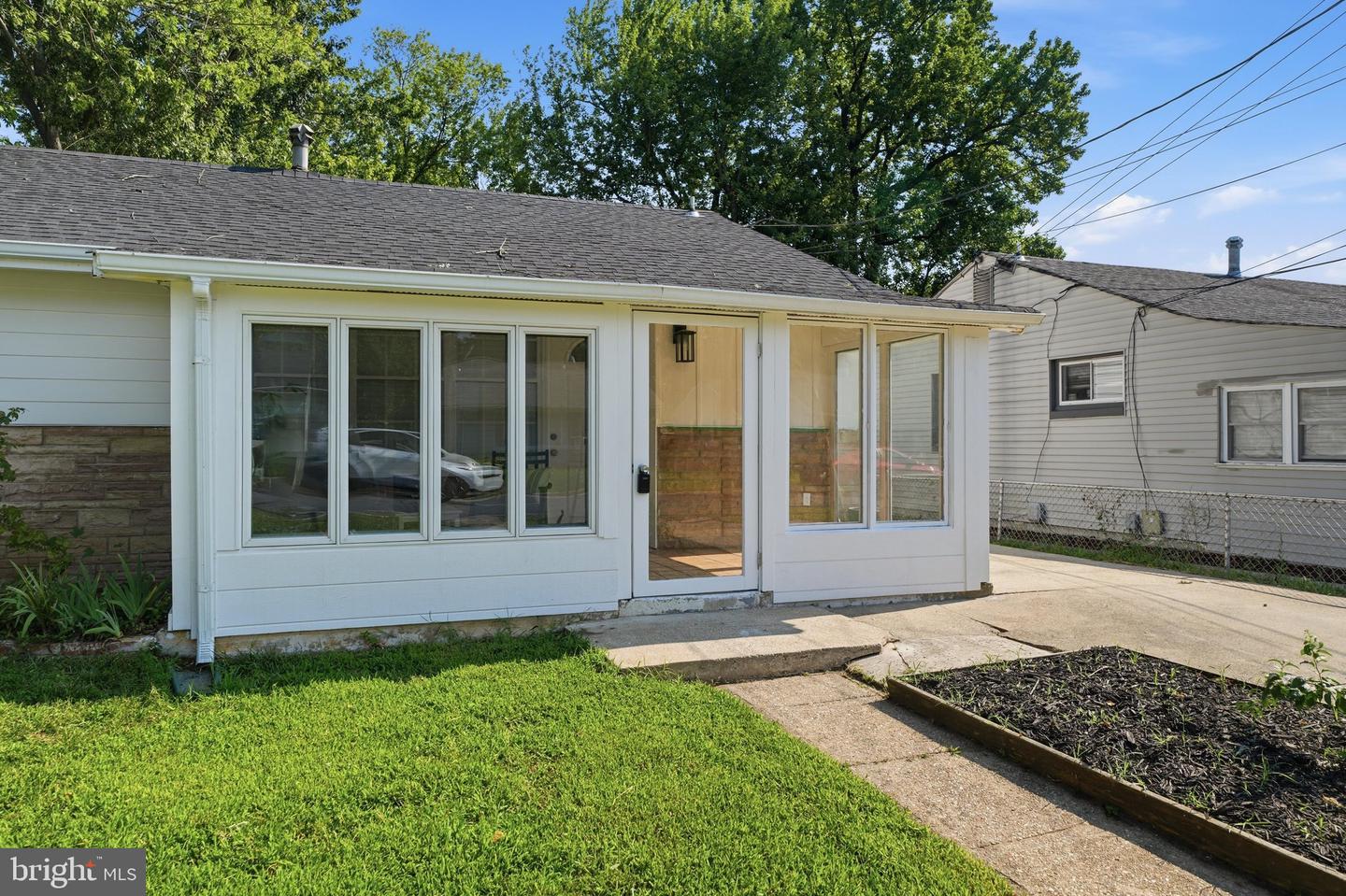 5202 Kenesaw St Property Photo 52