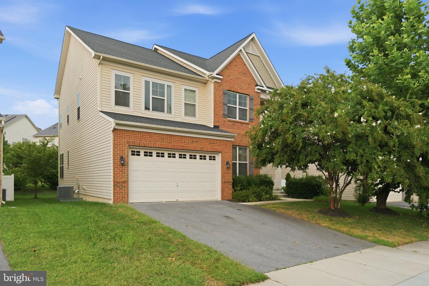 9205 Glenarden Pkwy Property Photo 1
