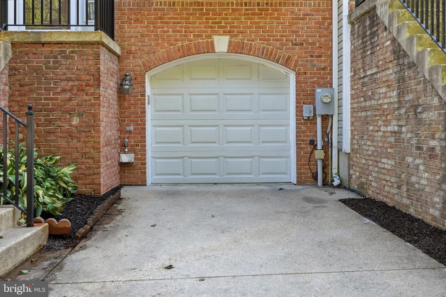 917 Postwick Pl Property Photo 3