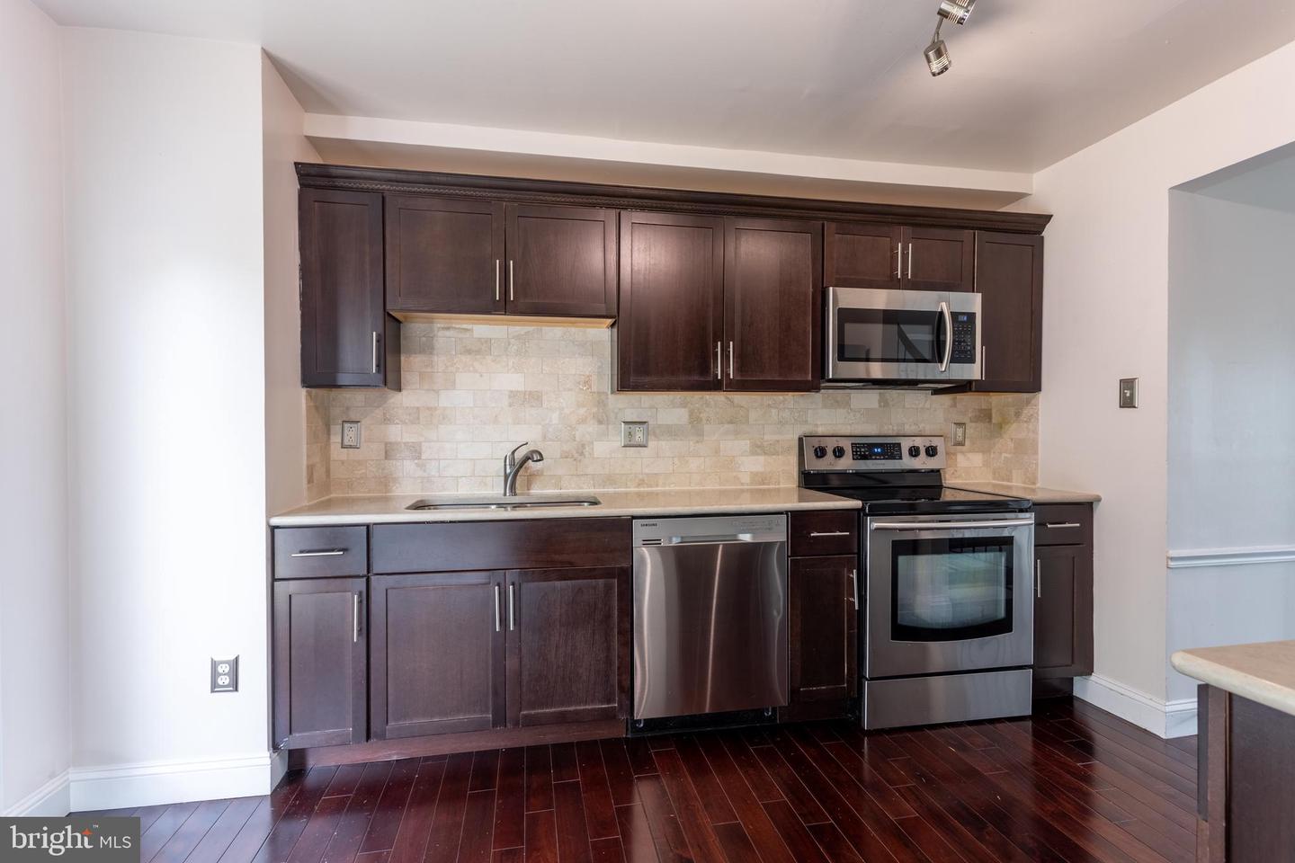 11004 Spring Lake Dr Property Photo 6