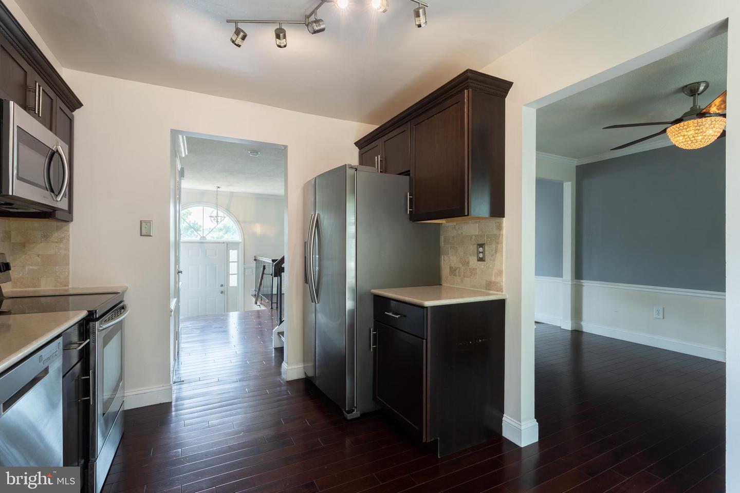 11004 Spring Lake Dr Property Photo 8