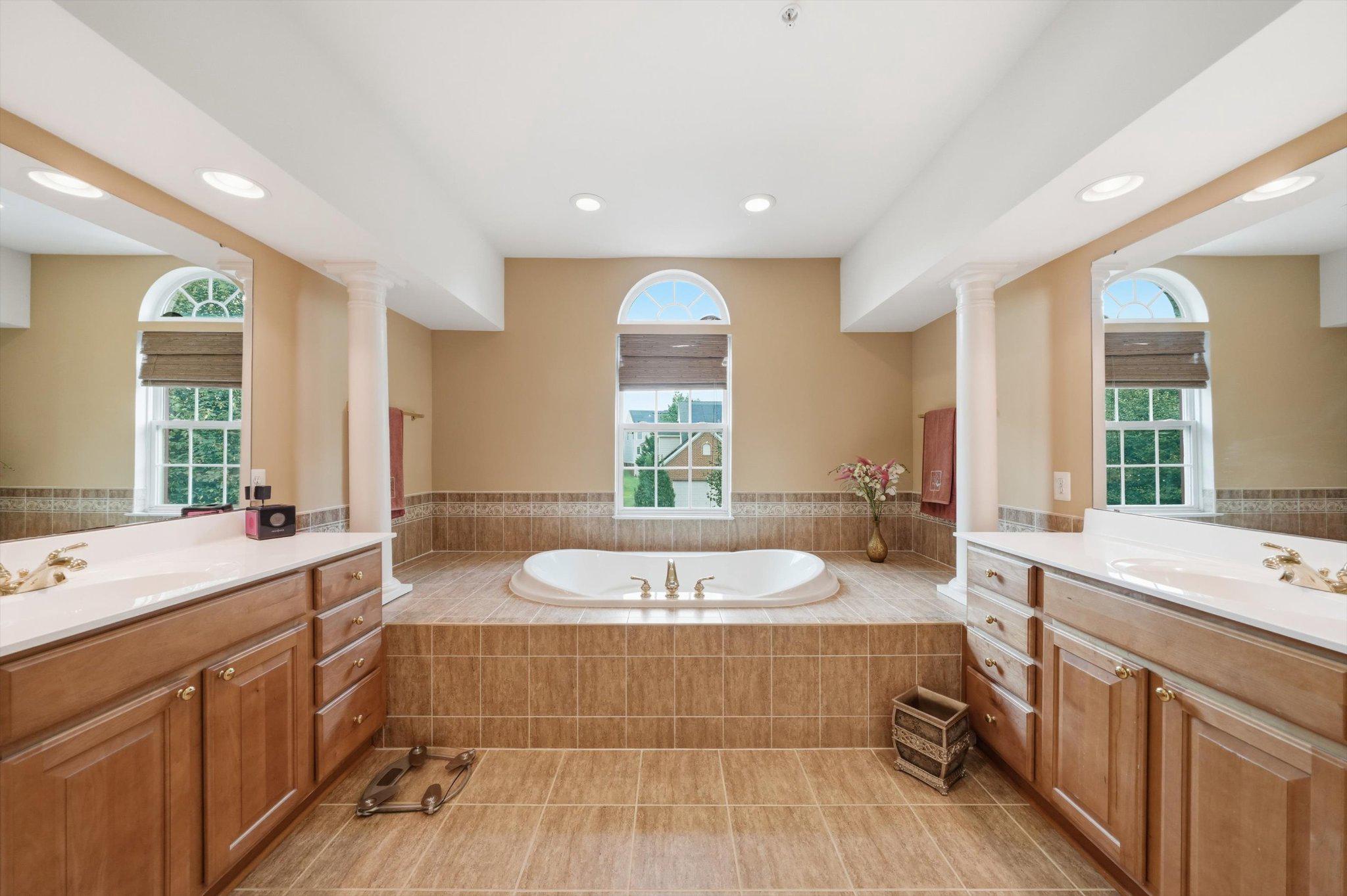 10009 Nicol Ct E Property Photo 37