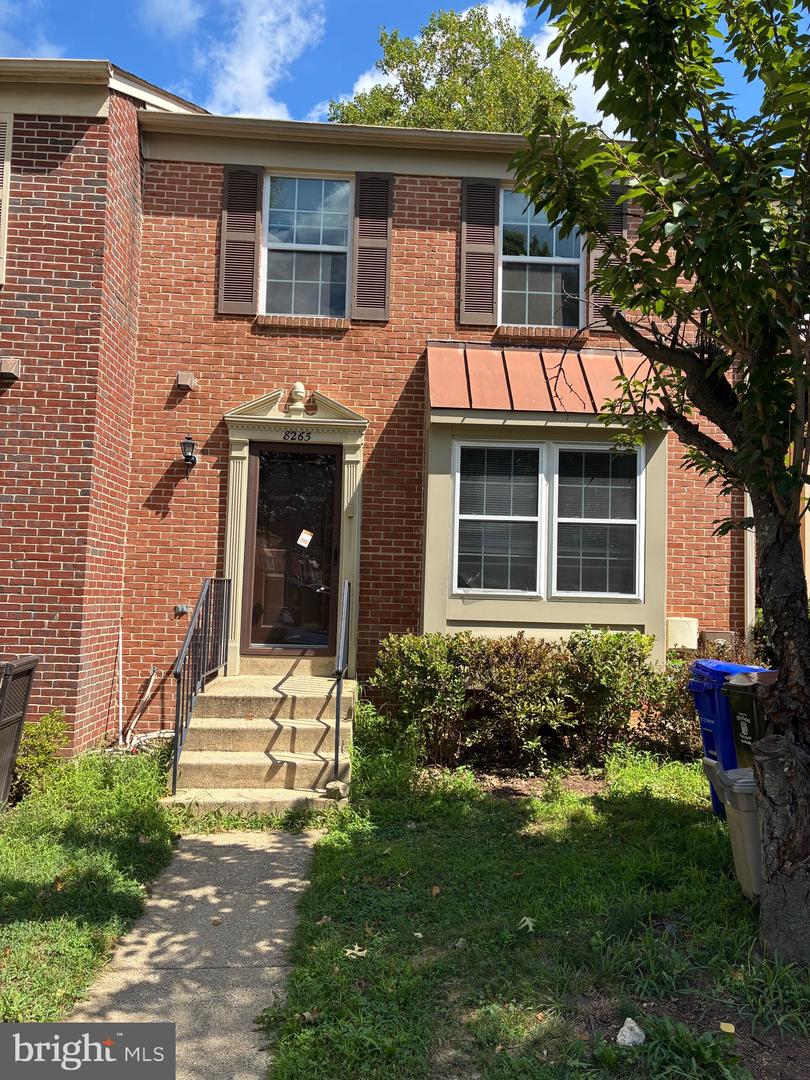8265 LONDONDERRY CT Property Photo 1