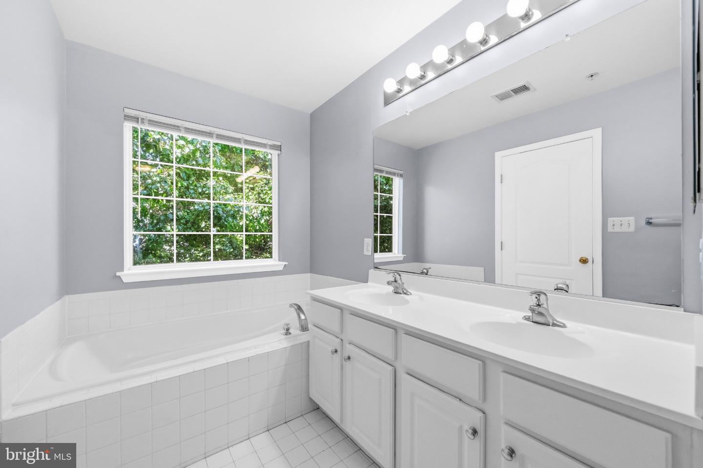 15409 Bennetts Run Ct Property Photo 18
