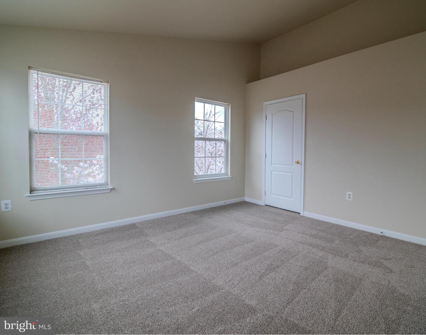 15518 Kennett Square Way Property Photo 3