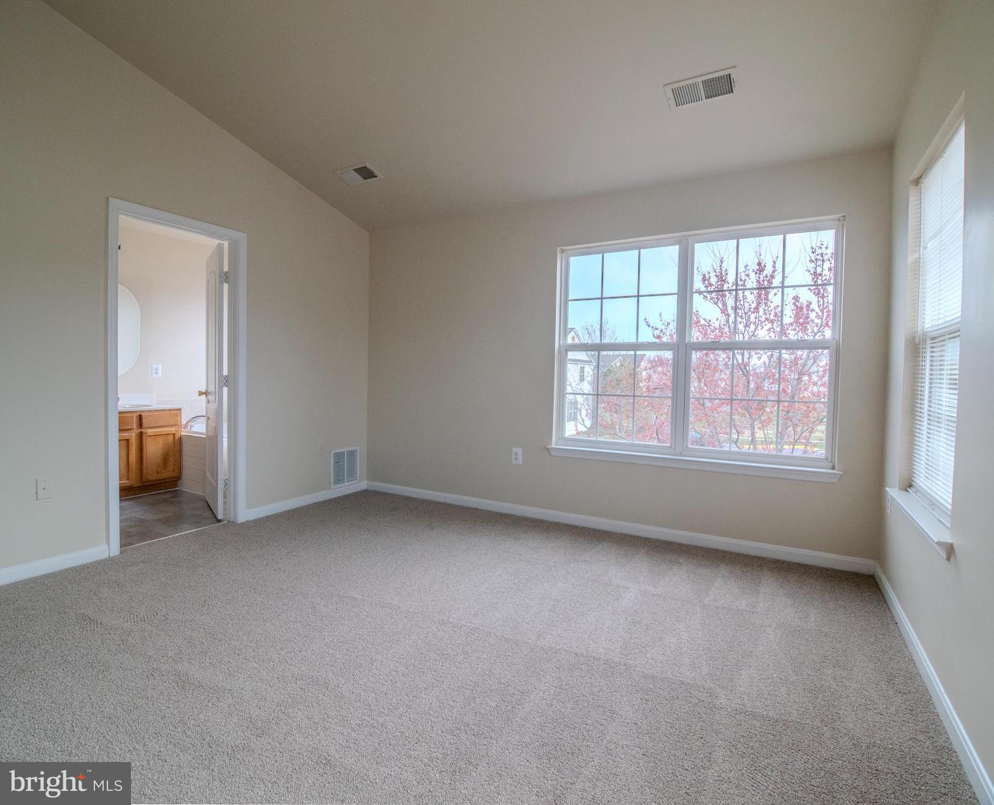 15518 Kennett Square Way Property Photo 4