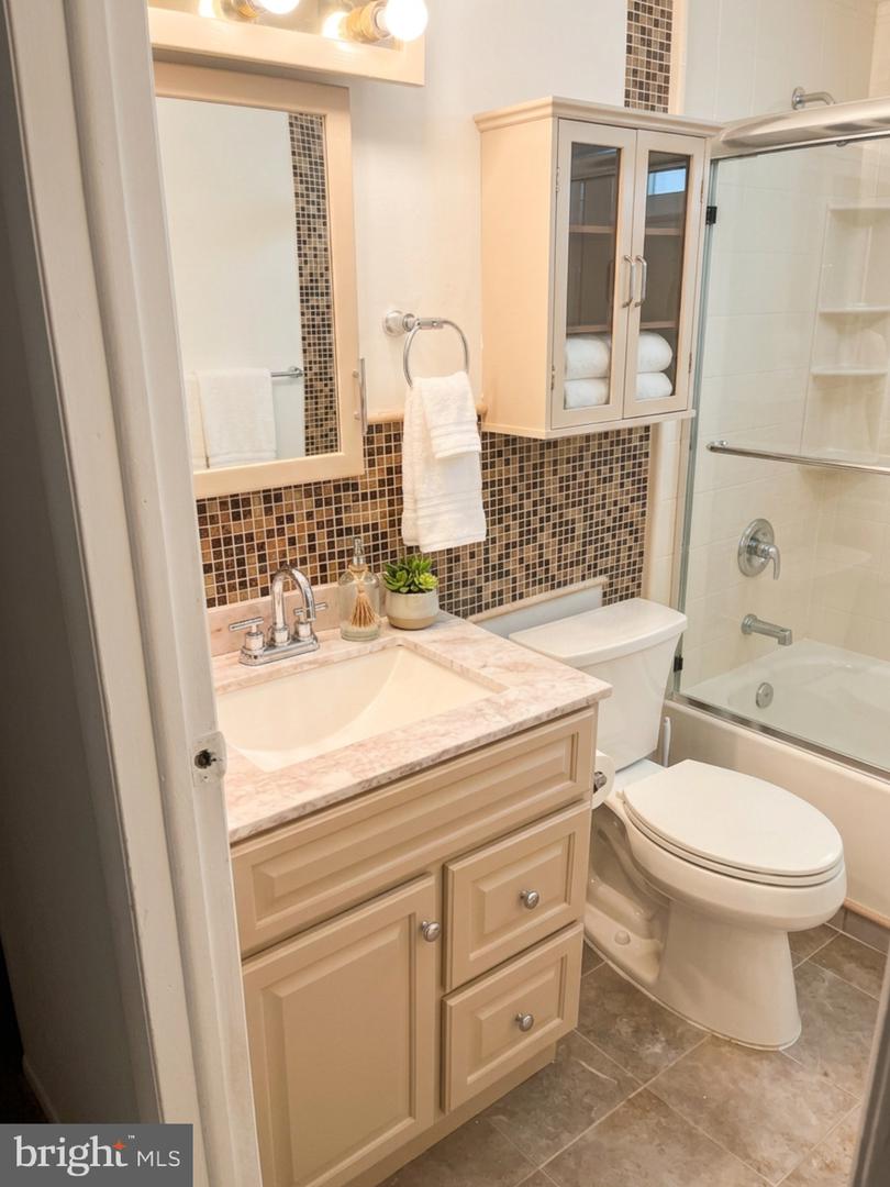 8301 Heatherwick Dr Property Photo 23