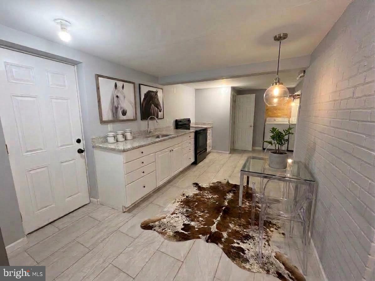 5724 Middleton Ln Property Photo 18