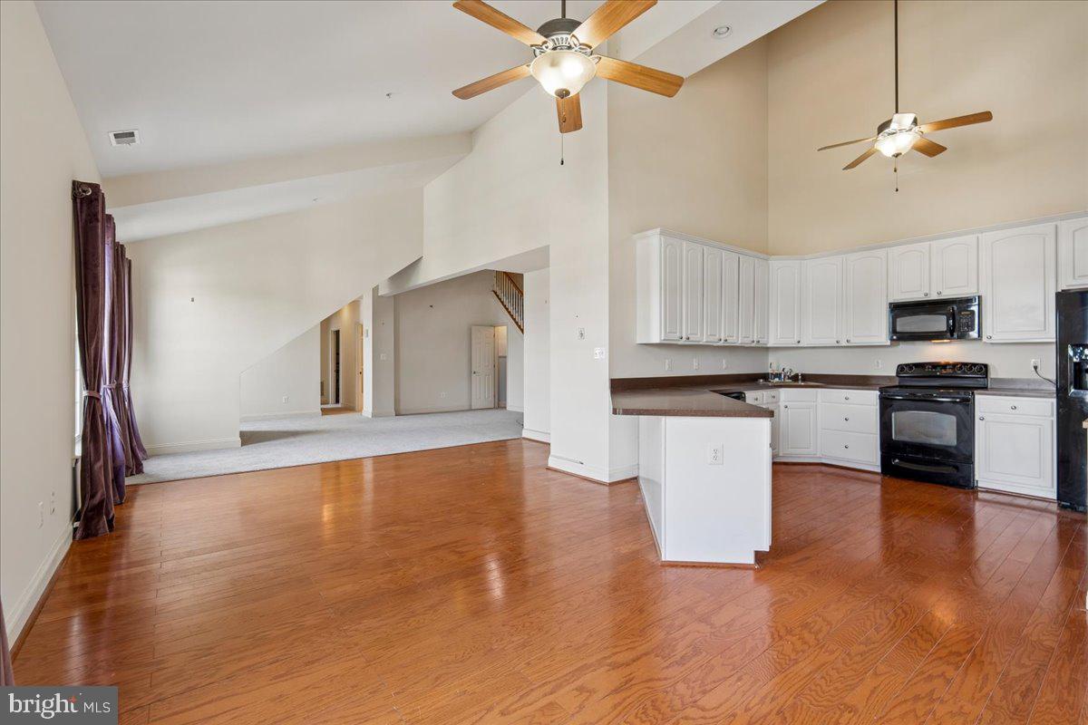 603 7th St #402 Property Photo 1