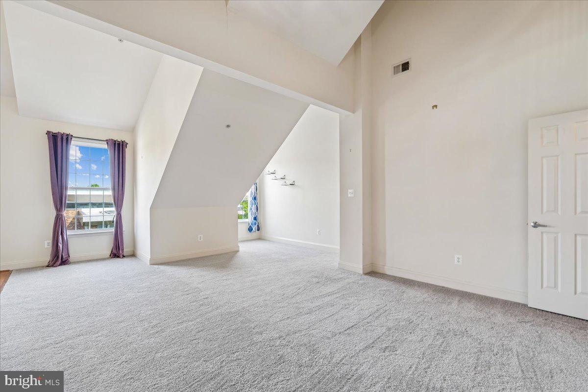 603 7th St #402 Property Photo 8