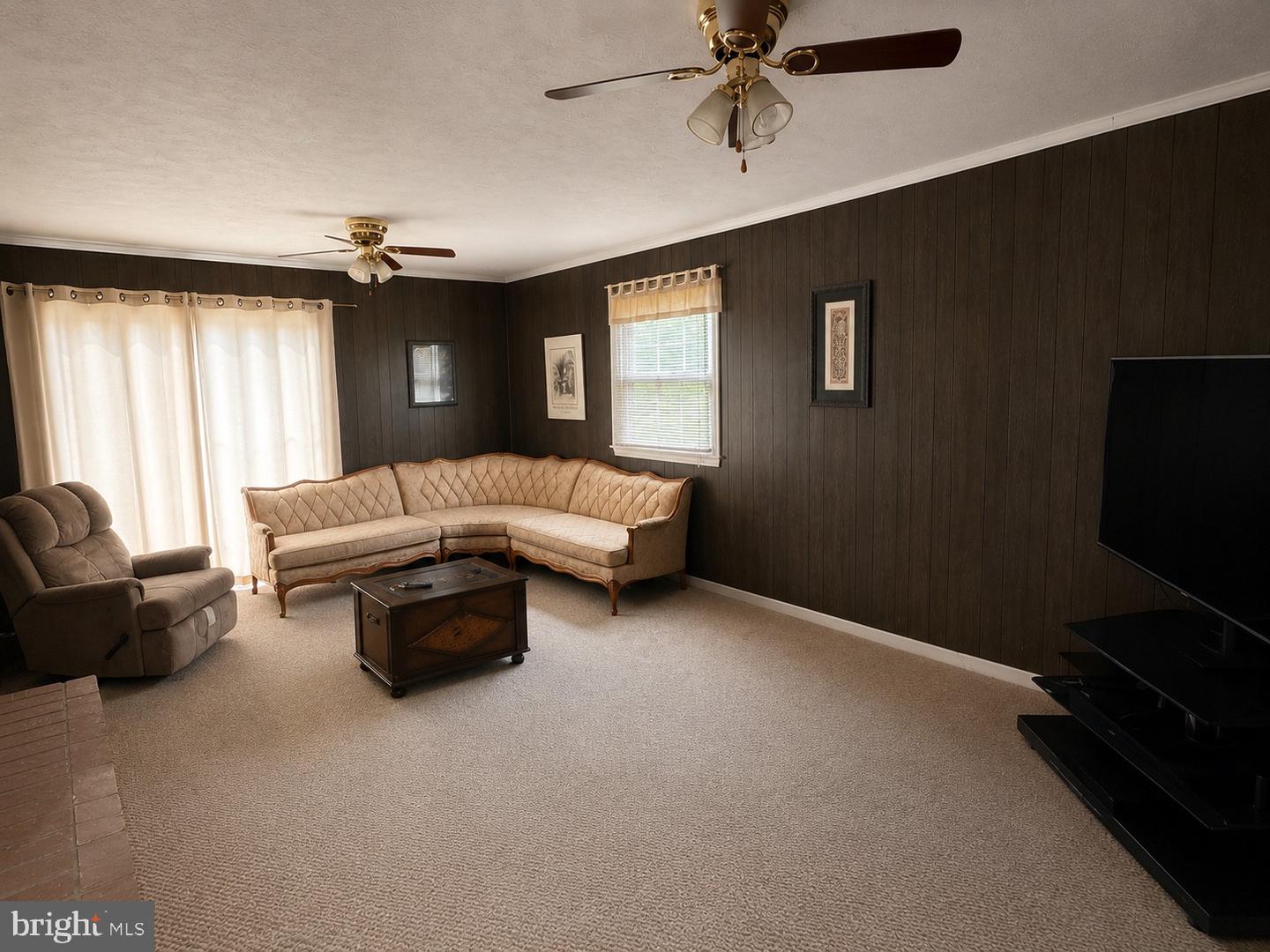 212 Dauntly St Property Photo 4