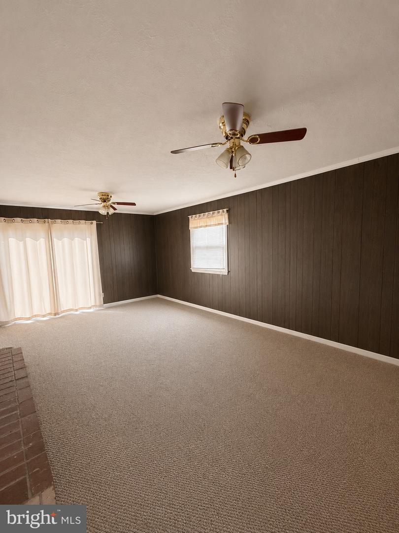 212 Dauntly St Property Photo 7
